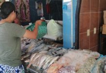 Sube precio de la barra de hielo, comerciantes de mariscos más afectados