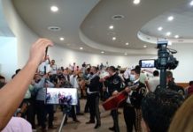 Diputados de Morena festejan hasta con mariachi triunfo de Américo