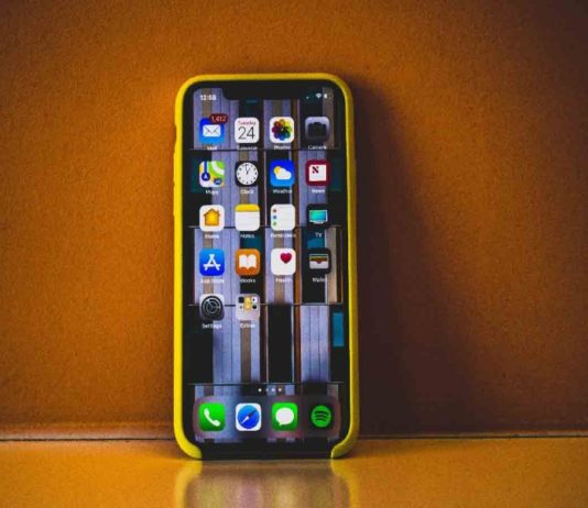 ¿Usas iPhone o Android? Quizá espiaron tus mensajes privados