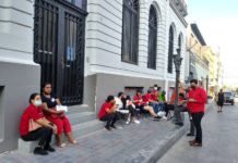 Con paro de labores protestaron 300 telefonistas en Tampico,