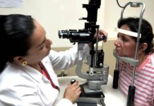 Exhorta a ciudadanos para verificar y prevenir glaucoma