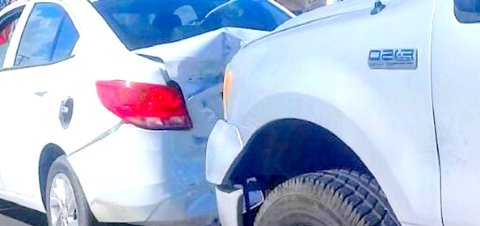 Accidentes viales dejan daños en unidades y caos vial