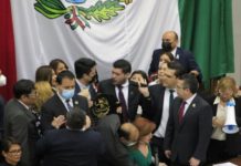 PAN ‘madrugó’ a morenistas en la última sesión del Congreso
