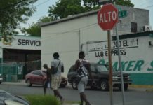 Más de dos mil migrantes siguen en la ciudad