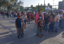 Bloquean boulevard Adolfo López Mateos molestos porque sus hijos no alcanzaron vacuna Anti Covid