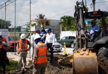 Atiende Comapa problema en línea de drenaje sanitario en Madero