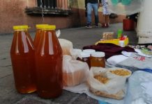Mieleros hacen su agosto, venden en 80 pesos el litro