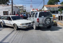 Accidente vial deja tres lesionados tras impactarse y rematar contra peatones