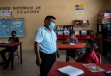 Maestros siguen en espera del pago del retroactivo