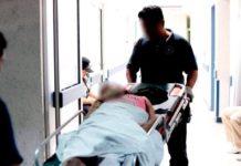 Hombres y mujeres paran en el hospital por violencia familiar