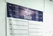 Arrestan a tres por alterar el orden público