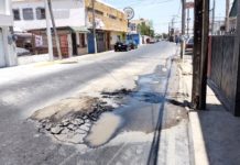 Ciudadanos solicitan reparación de carpeta asfáltica en la zona Centro