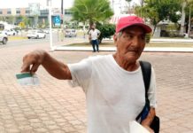 Trata de cobrar pensión de AMLO y le comentan que ya se la pagaron.