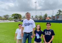Supervisa Chucho Nader Reconstrucción de Campo de Softbol en la UNIDEP
