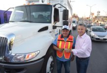 Entrega Chucho Nader Dos Modernos Camiones Recolectores de Basura