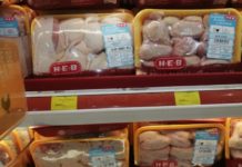 Pollo le salen “alas”