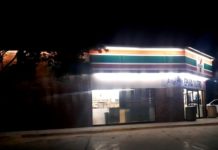 Rateros amagan a empleados de tienda para robarles