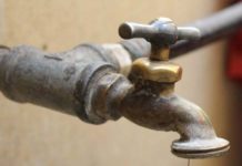 Ayuntamientos cobran el servicio, aunque no haya agua