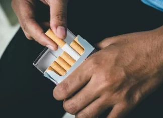 “Fumar como castigo”: la simple receta de una doctora brasileña que ayuda a dejar de fumar