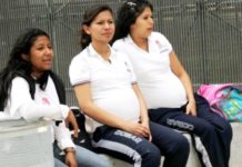 Pobreza y deserción escolar entre adolescentes embarazadas