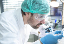 Científicos descubren una ‘supermolécula’ que combate más de 300 tipos de bacterias resistentes a antibióticos