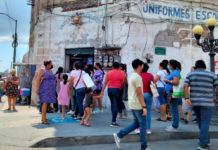 Hasta mil pesos gastan papás en uniformes de sus hijos