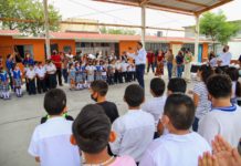 Motiva Alcalde Carlos Peña Ortiz a niños de escuela primaria Constitución