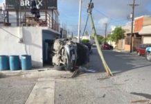Aparatoso accidente vial deja daños y personas lesionadas