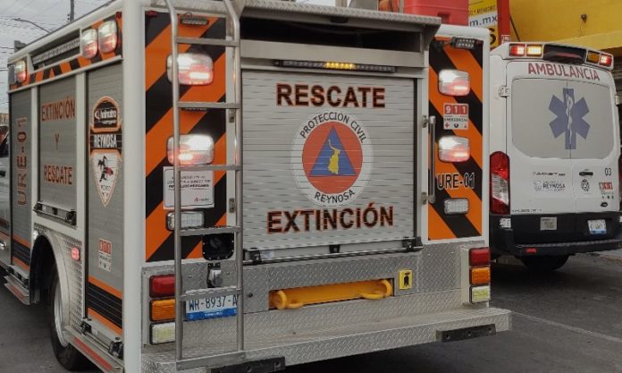 Bomberos acuden a llamado de incendio en vivienda