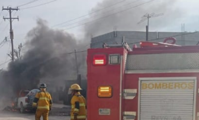 Bomberos siguen sofocando incendios en la ciudad