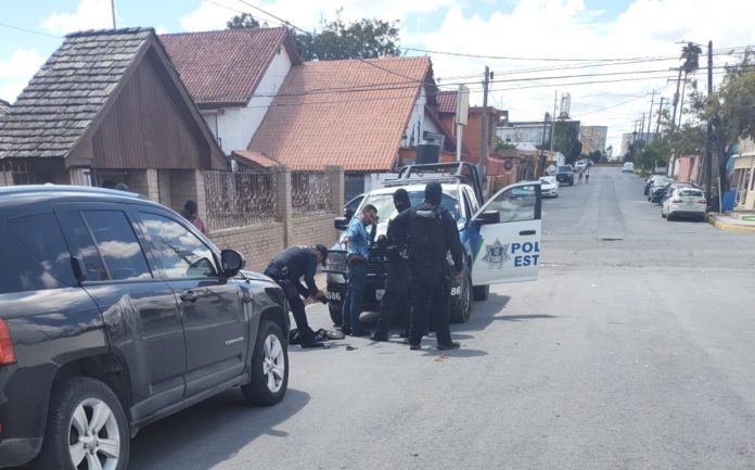 Ciudadanos detienen a sujeto que al parecer intentó asaltar una joyería1