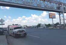 Evitan que jovencita al parecer quería tirarse de un puente peatonal