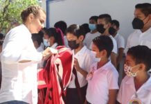 Entrega Diputada Federal material escolar a niños de escasos recursos de Madero