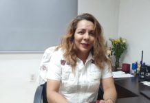 Tránsito pide a padres de familia no estacionarse en doble fila en las escuelas