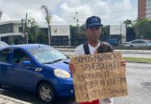 Venezolanos piden dinero para continuar en busca de su sueño americano