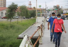 Puente derruido y como basurero en Avenida Virreyes