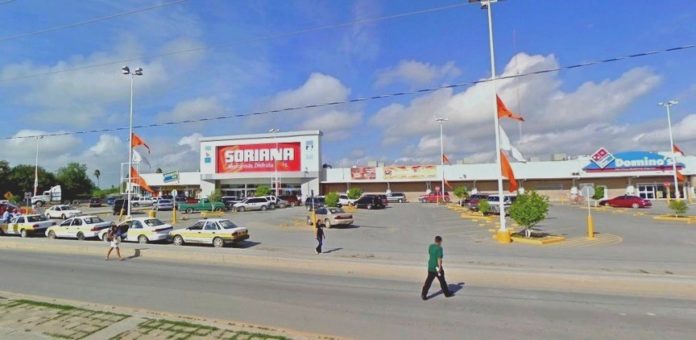 Rateros se roban unidad de estacionamiento de centro comercial