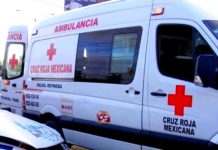Unidad médica auxilia a persona de la tercera edad