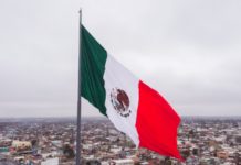 Izan la monumental Bandera Nacional; lo harán todos los lunes de este mes