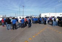 Obreros bloquean Absormex por negarles traslado de sindicato