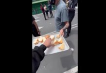 Video: Joven reparte pedazos de bolillo tras sismo en Ciudad de México