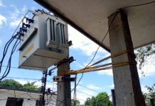 Poste de CFE representa riesgo para la población