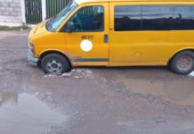 Se forma socavón a causa de las lluvias