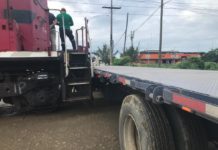 Tren embiste tráiler doble remolque