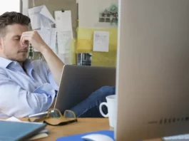 Vamping, phubbing, nomofobia: las enfermedades que nos provoca la tecnología (y cómo acabar con ellas)