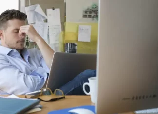 Vamping, phubbing, nomofobia: las enfermedades que nos provoca la tecnología (y cómo acabar con ellas)