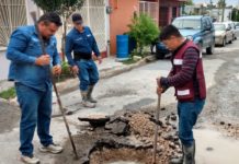 Atiende COMAPA fuga de agua en Sector Poniente