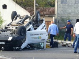 Aparatoso accidente vial deja daños y personas lesionadas