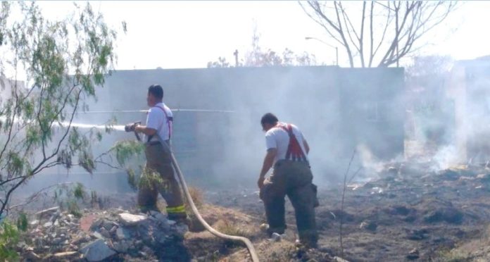 Bomberos sofocan incendios y dejan daños materiales