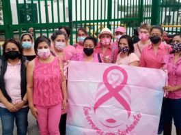 Pacientes con cáncer de mama protestan por falta de medicamentos en el IMSS